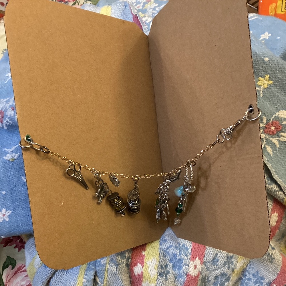 Charm & chain journal closure